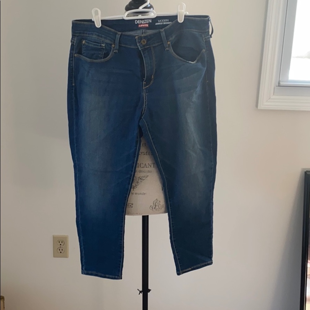 Levi stretch Capri